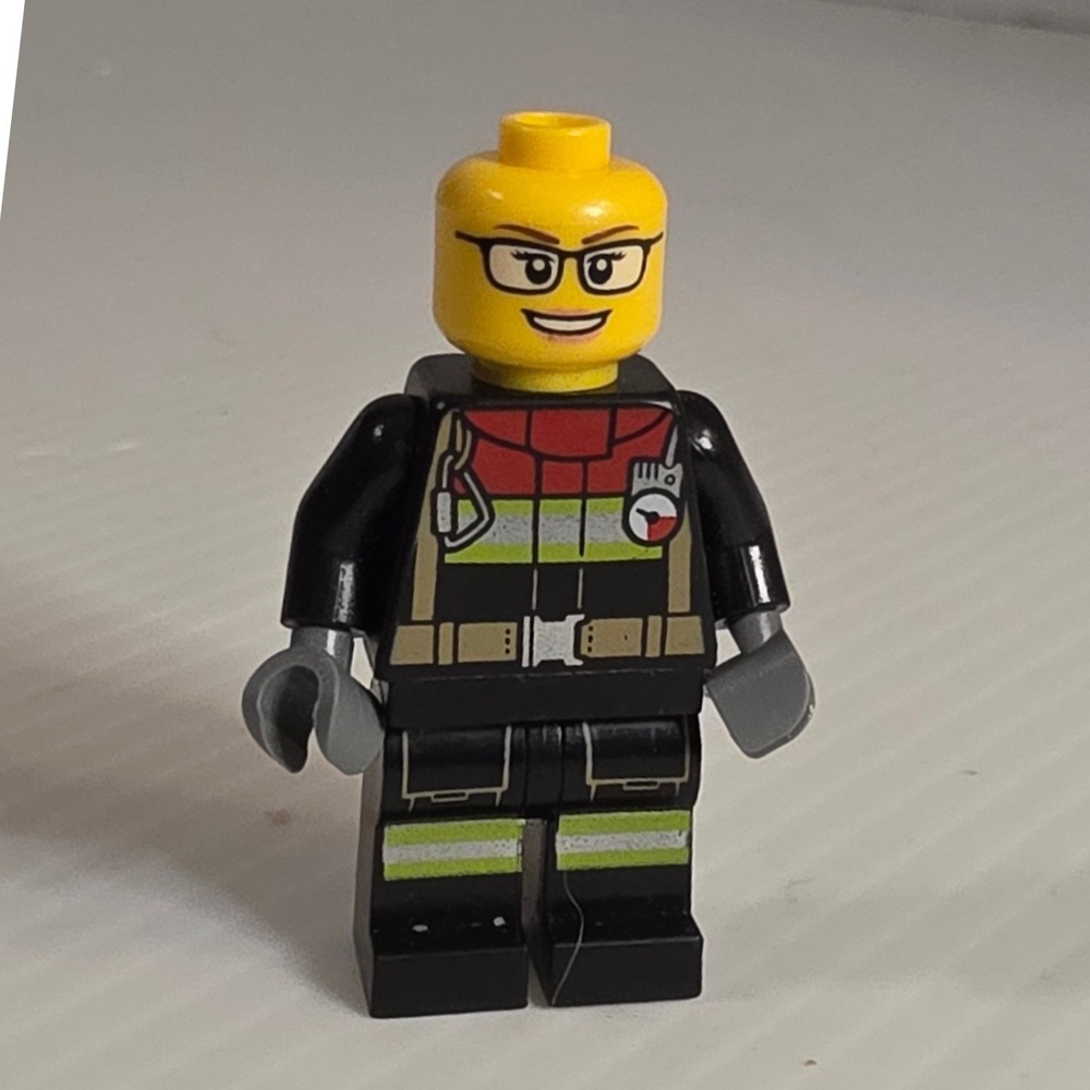 LEGO Minifigure Small Black Yellow Excellent cty0640